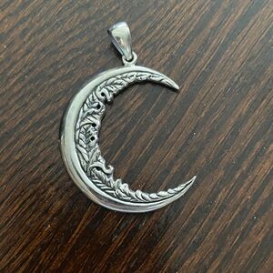 Elegant Silver Crescent Moon Pendant